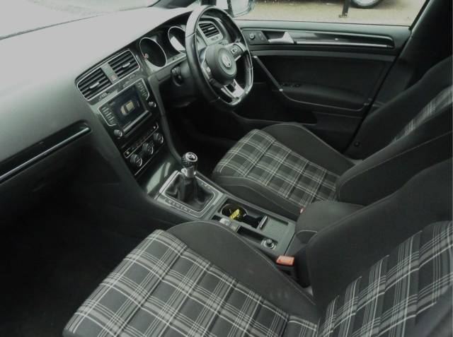 2016 Volkswagen Golf 2.0 TDI GTD 5dr ( Nav & Sunroof )